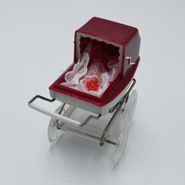 Carolines Home Barnvagn röd med baby 